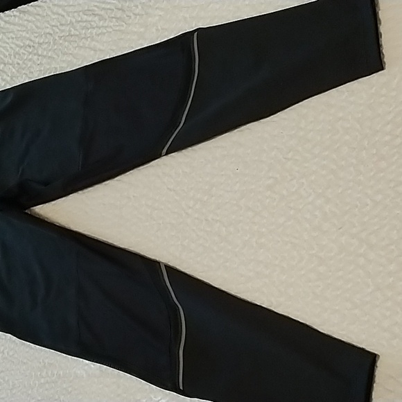 FILA MID RISE LEGGINGS SIZE MEDIUM NWT - Picture 4 of 8